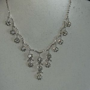 NWOT Dillards silver & rhinestone flower necklace adjustable!